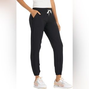 Vuori Women’s Weekend Black Jogger - Size S